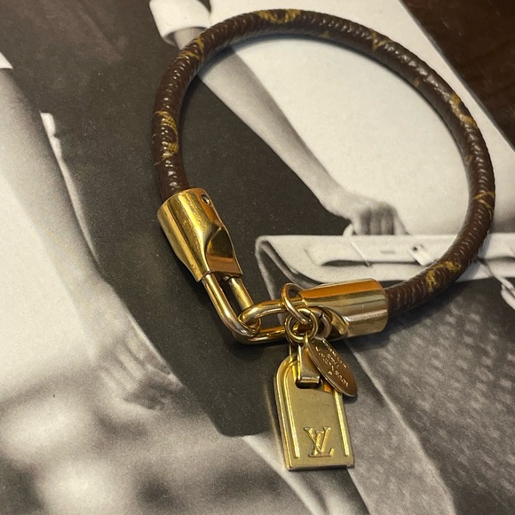 💯% Authentic Louis Vuitton
Luck It Bracelet Monogram Canvas🍀